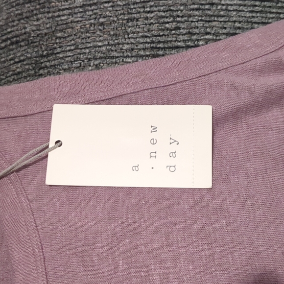 Brand new tank top - Picture 3 of 4